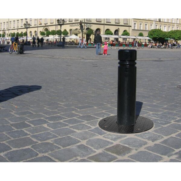 Photo d'une borne rétractable city noir sur une place publique