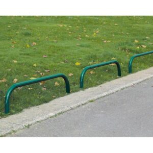 Illustration d'arceaux de protection de bordure de route vert 6005 au bord d'un parc