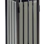 Illustration d'une poubelle cubique acier noir et bois gris avec cendrier en guise de couvercle