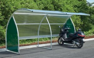 Photo d'un scooter sous une extension d'abri 6 vélos / motos / scooters vert