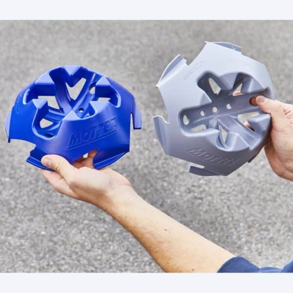 Photo d'un support de trottinette individuel bleu et d'un support de trottinette individuel gris