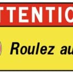 Illustration d'un panneau spécial "ATTENTION Roulez au pas" 15km/h