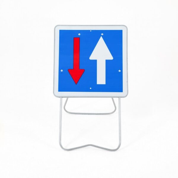 Illustration d'un panneau temporaire d'indication de priorité en face au sens inverse type ck