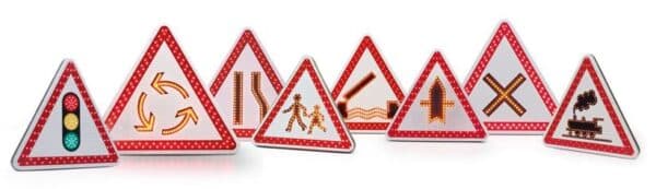 Illustration de 8 panneaux renforcés btr à LEDs de danger