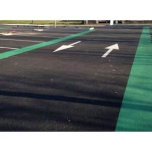 Illustration de peinture routière couleur solvantée verte