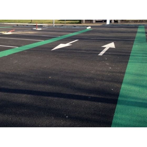 Illustration de peinture routière couleur solvantée verte