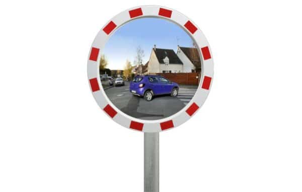 Illustration d'un miroir industriel économique rond accroché à un poteau vue de face