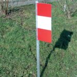 Photo d'un piquet de chantier k5b rouge et blanc