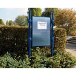 Photo d'un panneau d'affichage libre bleu "MARCHÉ AUX PUCES"