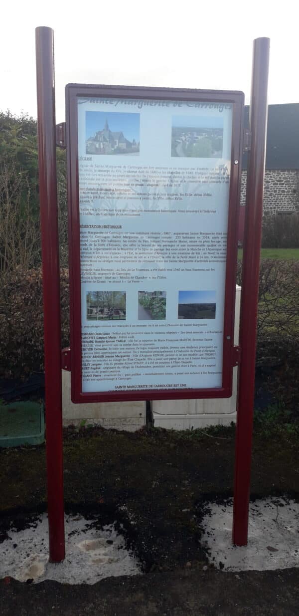 Photo d'une vitrine d'affichage extérieure alu