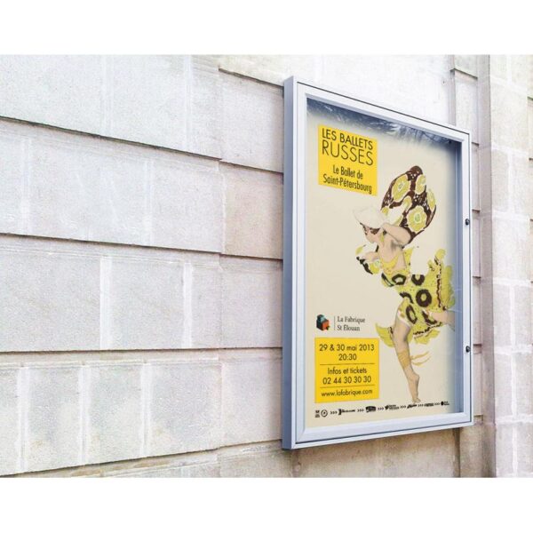Photo illustrative d'une affiche dans une vitrine extérieure murale ép.58mm