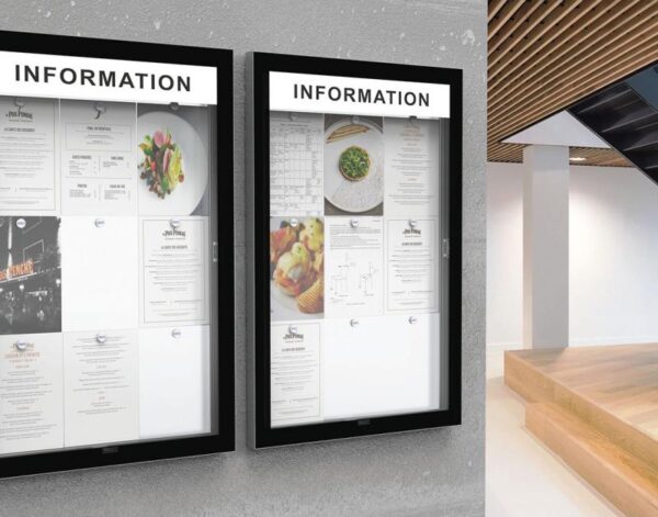 Photo d'illustration de vitrines edge - Porte levante, 9 A4 - Inscription "INFORMATION" en haut de la vitrine