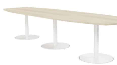 Photo d'une table de conférence plateau mélaminé 3 pieds tube acier avec platine
