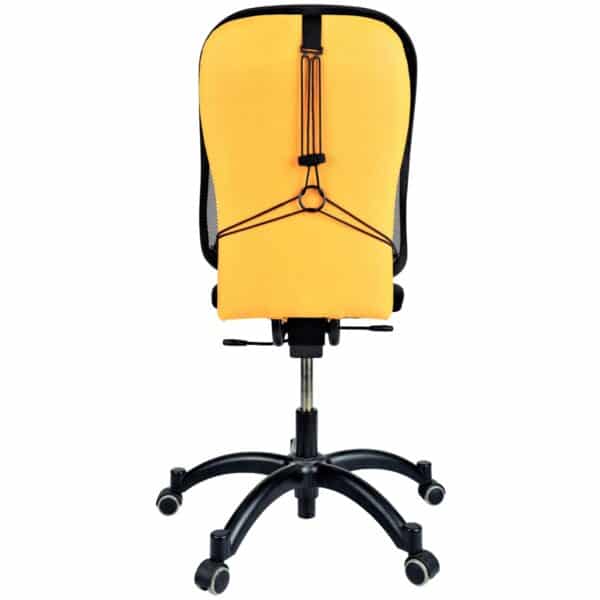 Photo d'une attache triangulaire de support dorsal accroché à un fauteuil