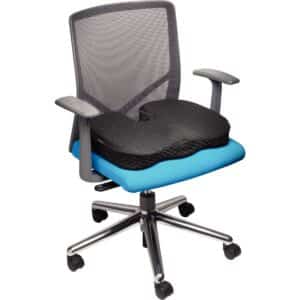 Photo d'un coussin d'assise en gel noir sur un fauteuil