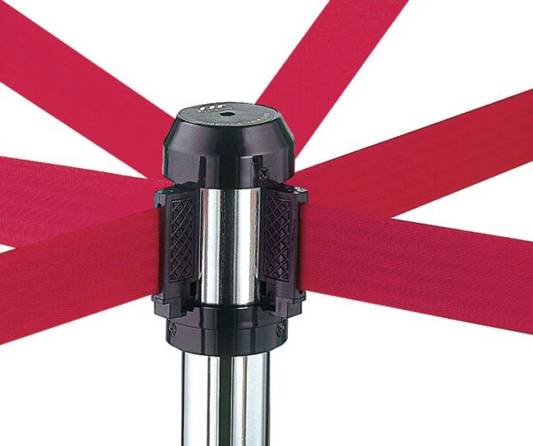 Photo d'un poteau à sangle premium avec 5 sangles rouges