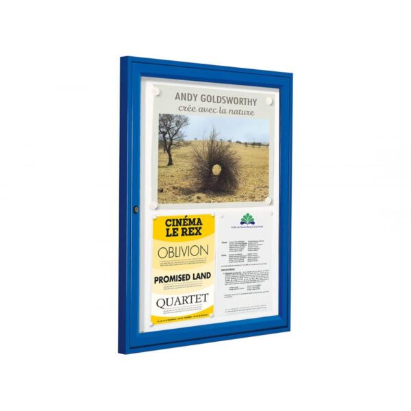 Photo d'une vitrine intérieure classique 4 A4 cadre peint en bleu