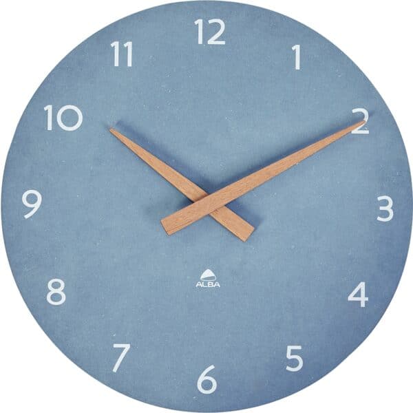 Photo d'une horloge milena Ø300 mm à fond bleu indiquant 10h10