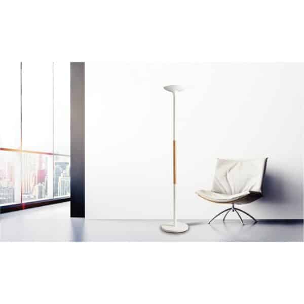 Photo d'un lampadaire led bois et blanc dans un espace détente