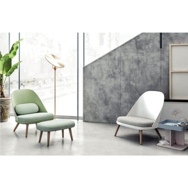 Photo de deux fauteuils cocoon vert et blanc