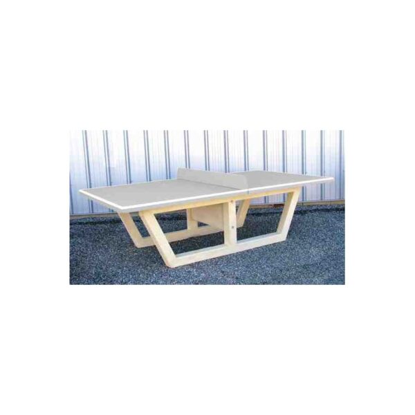 Photo d'une table de ping-pong extérieure sur un sol de gravier
