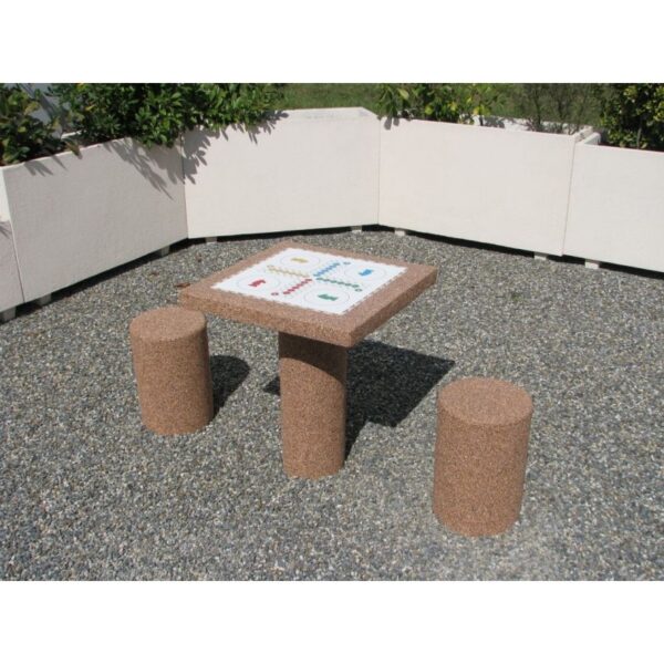 Photo d'une table de jeux de société extérieure