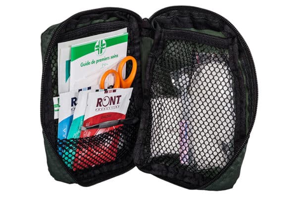 Photo du contenu d'une trousse de secours 2 personnes