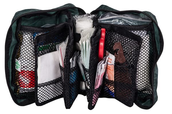 Photo du contenu d'une trousse de secours 10/12 personnes