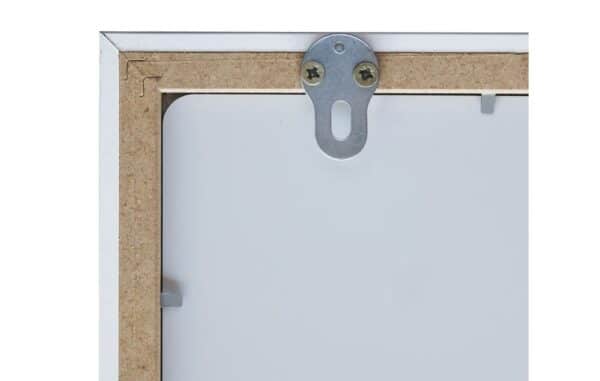 Photo d'une attache de cadre de miroir avec cadre pour sanitaire
