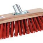 Photo d'un balai cantonnier nylon rouge et bois 320mm