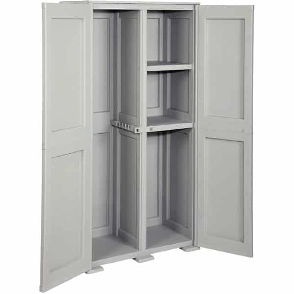 Photo d'une armoire à balai 2 tablettes portes ouvertes