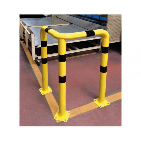 Photo d'une protection d'angle 3 pieds jaune et noire 1200mm dans un espace de production
