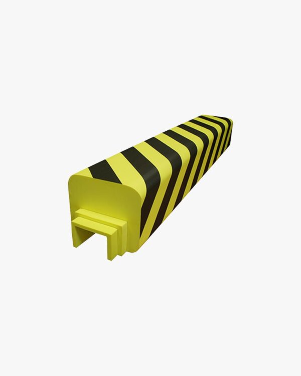 Photo d'une protection industrielle en mousse à bandes jaunes et noires vue de biais