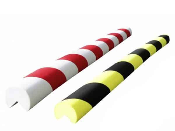 Photo de cornières de protection à bandes jaunes/noires et rouges/blanches