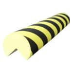 Photo d'une cornière de protection à bandes jaunes et noires