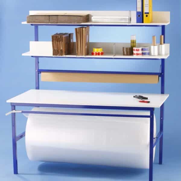Photo d'une table de découpe et emballage