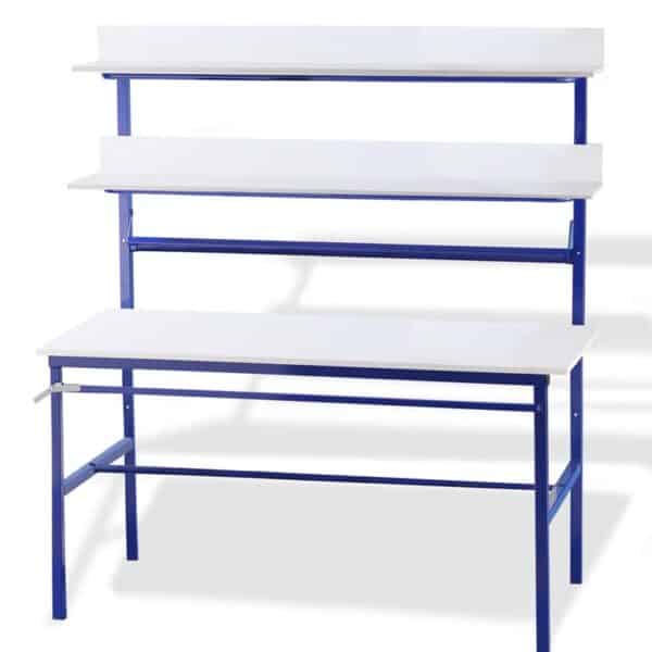 Photo d'une table de découpe et emballage vide