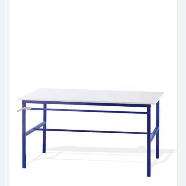 Photo d'une table simple d'emballage vide