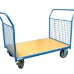 Photo d'un chariot professionnel modulable avec habillage grillagé 2 dossiers