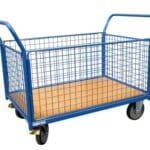 Photo d'un chariot professionnel modulable avec habillage grillagé 2 dossiers + 2 ridelles