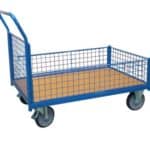 Photo d'un chariot professionnel modulable avec habillage grillagé 1 dossier + 3 x ½ ridelles (250 mm)