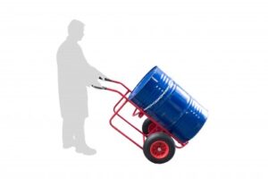 Illustration d'une personne utilisant un diable rouge à fûts 220l