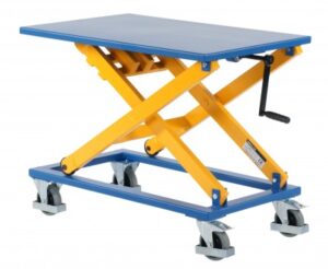 Photo d'une table élévatrice à manivelle à demi-levée