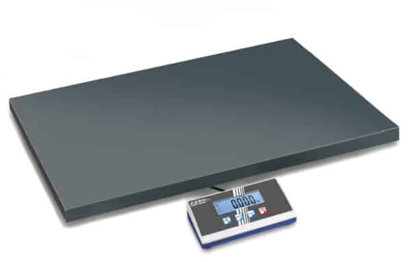 Photo d'une grande balance professionnelle pour colis