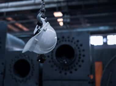 Photo d'un casque de chantier de protection individuelle blanc