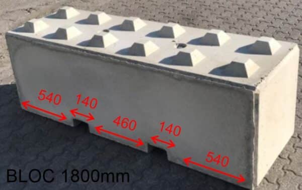Photo des mesures d'un bloc anti-intrusion en béton 1800mm