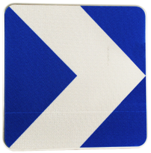 Illustration d'un panneau de police en aluminium de virage J4 1 chevron