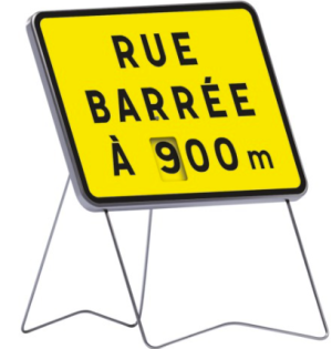 Photo d'un panneau temporaire "route barrée" jaune avec disque KC1